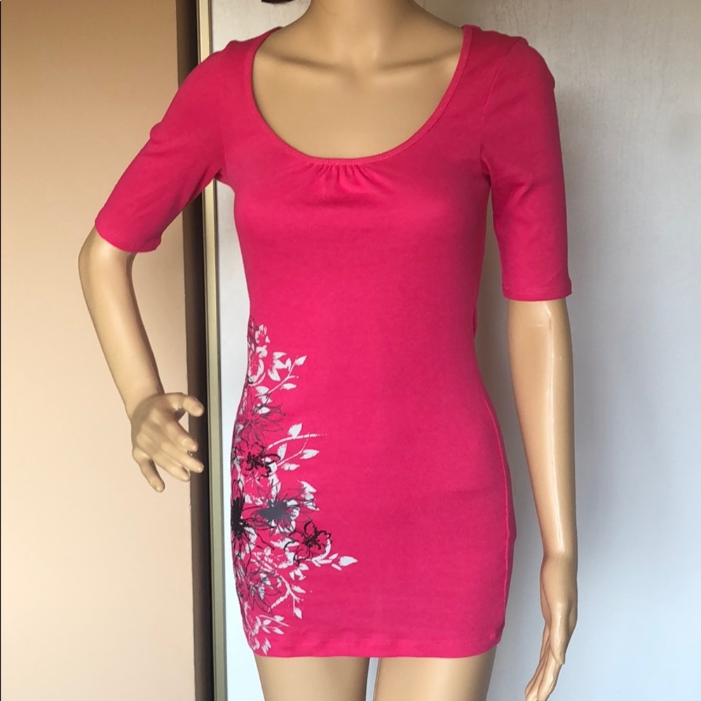 Express hot pink top with flower design, XS. NWOT